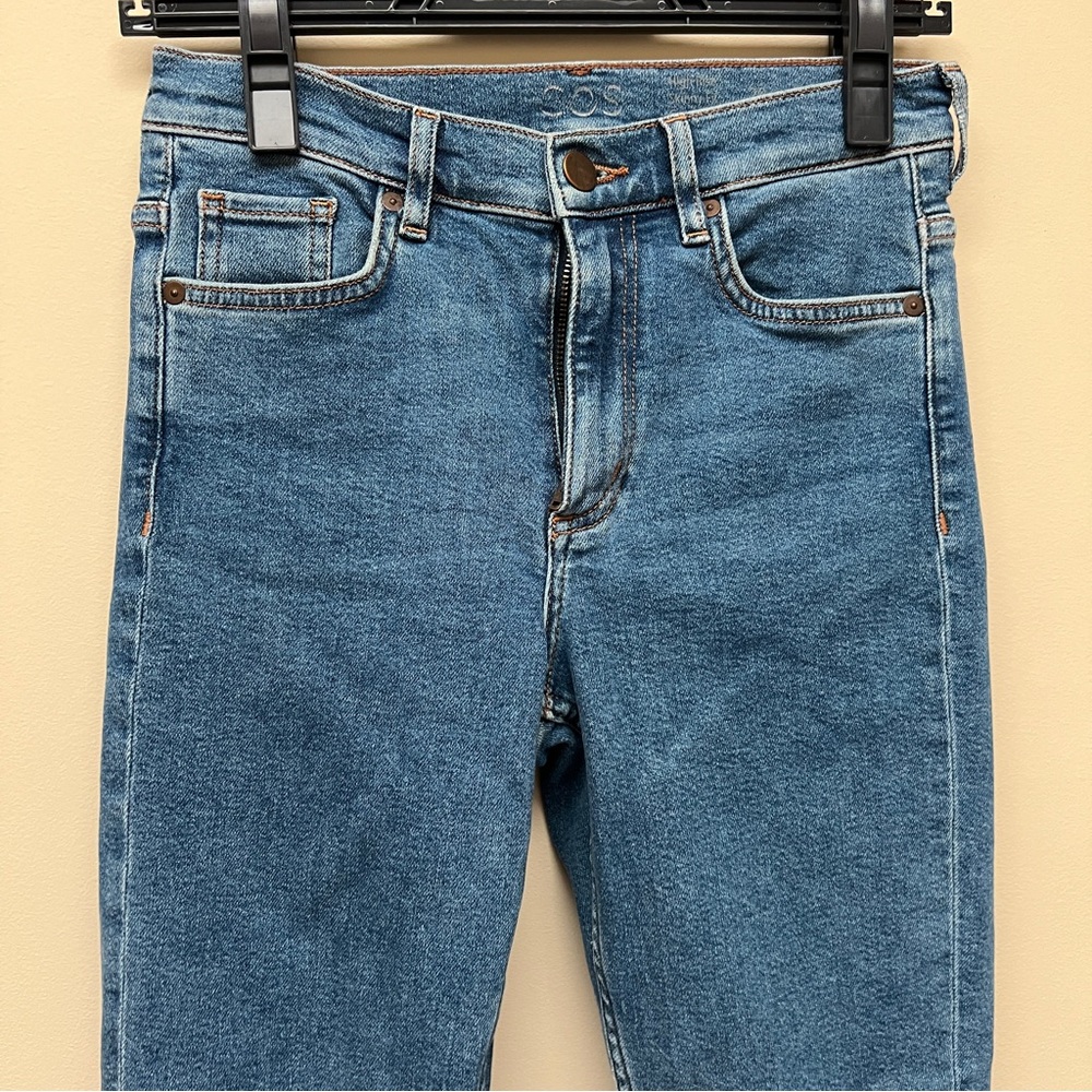COS High Rise Cropped Ankle Jeans - Picture 2 of 9